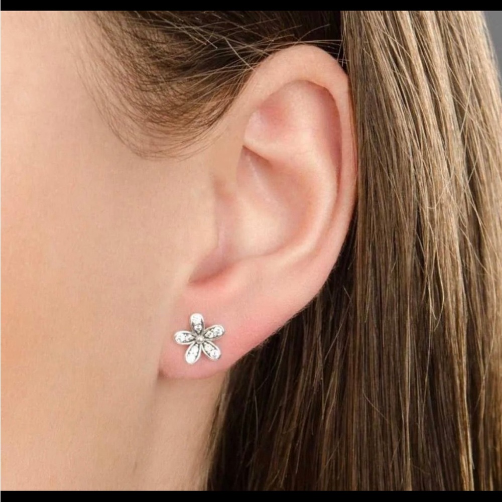 Pandora Dazzling Daisy Earrings